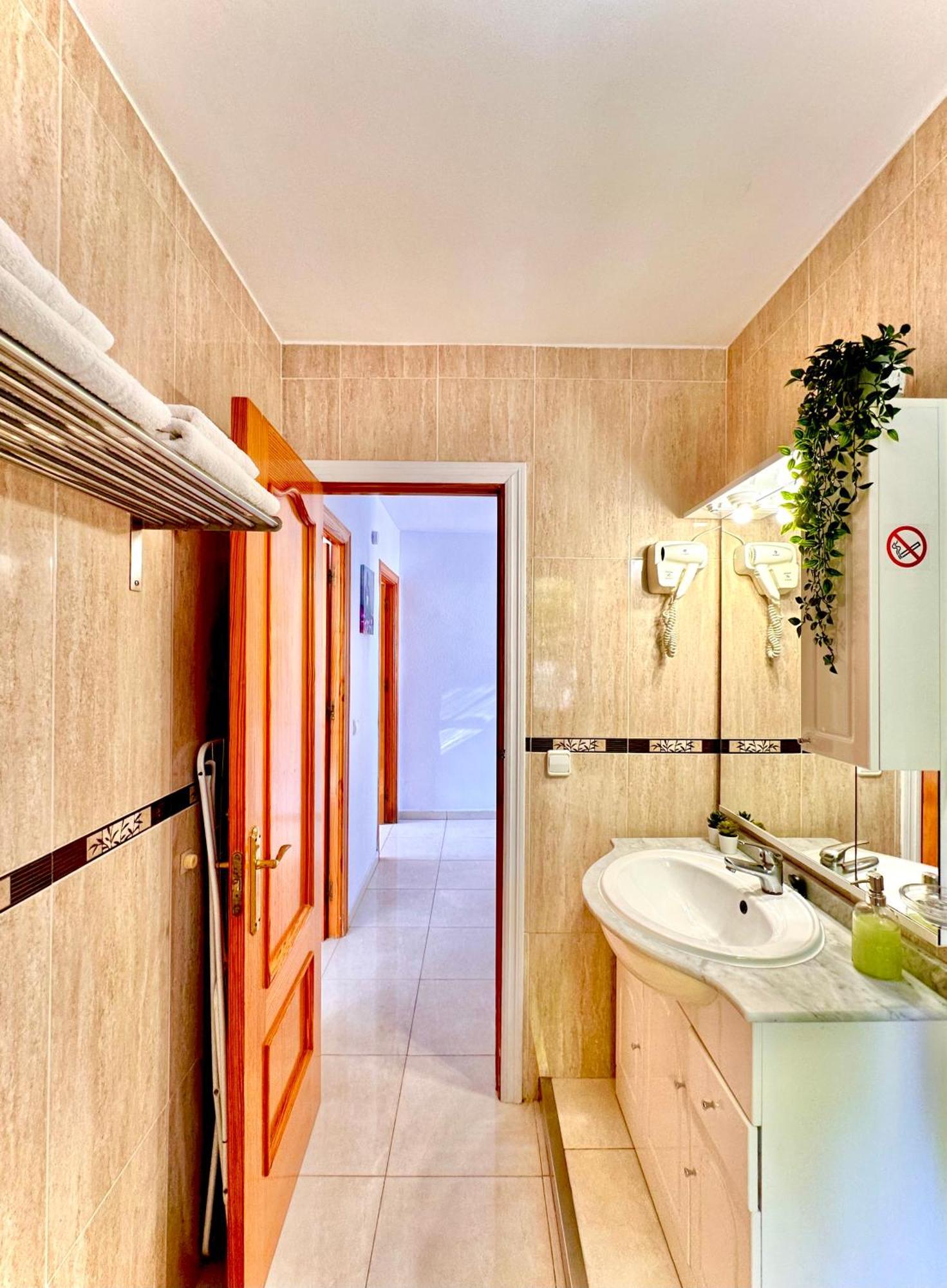 Apartamentos J&K Torremolinos Kültér fotó