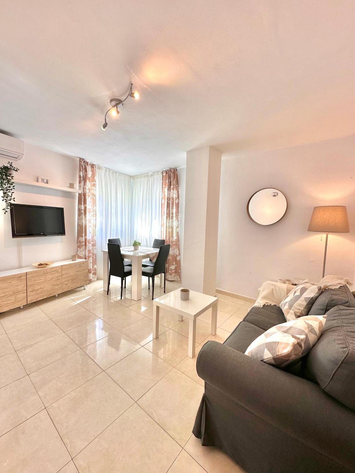 Apartamentos J&K Torremolinos Kültér fotó