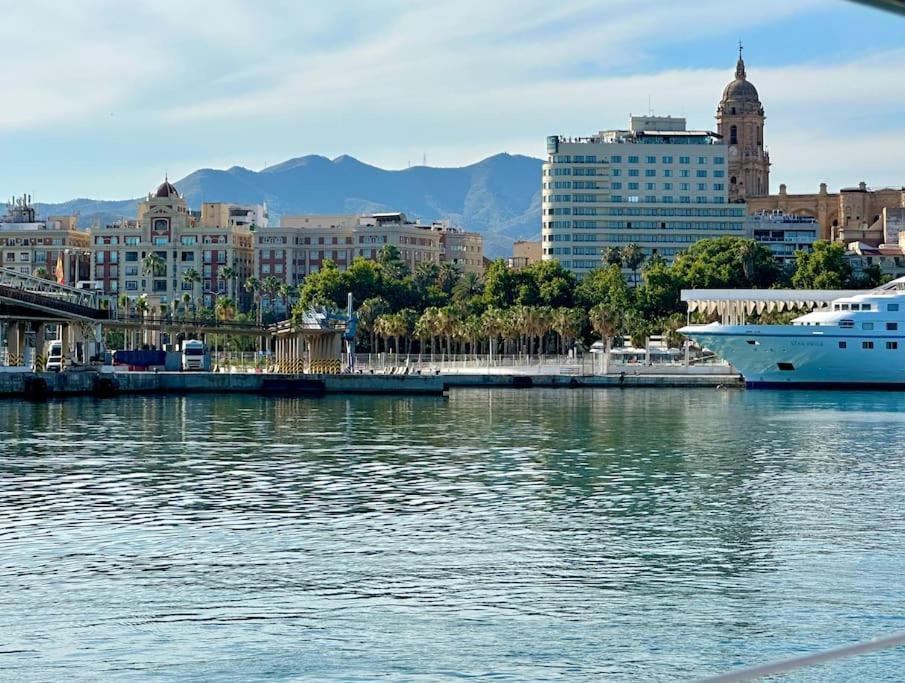 Apartamentos J&K Torremolinos Kültér fotó
