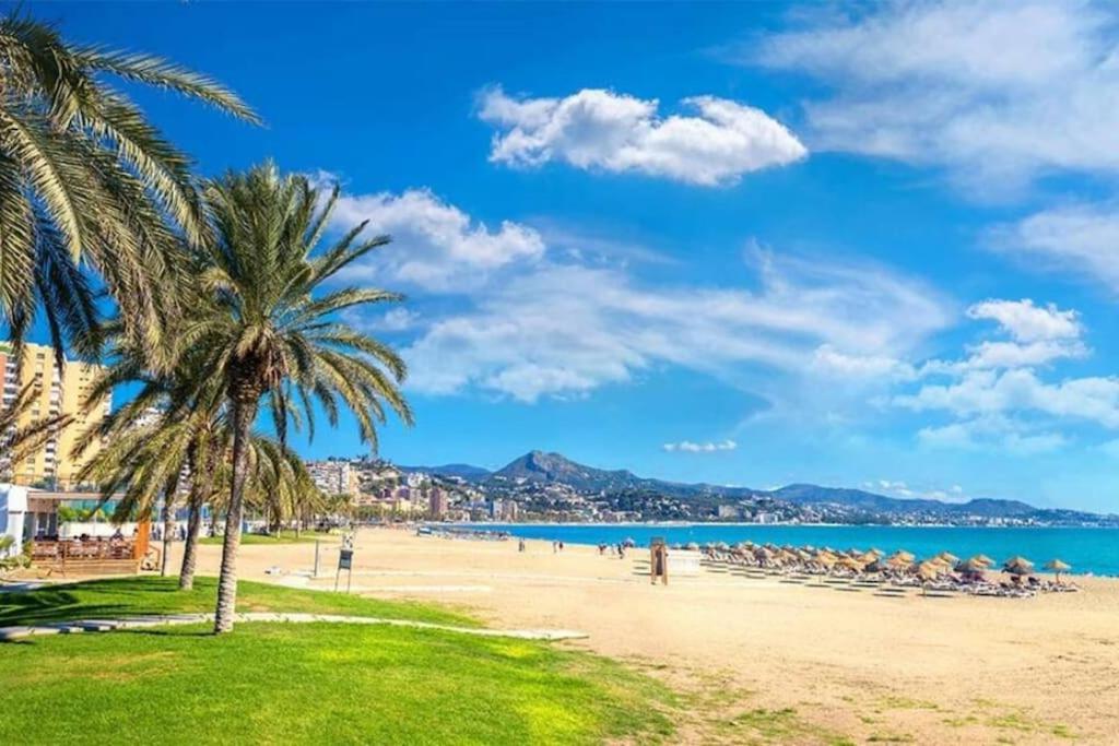 Apartamentos J&K Torremolinos Kültér fotó