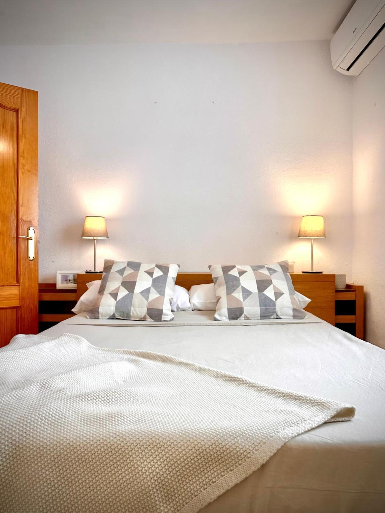 Apartamentos J&K Torremolinos Kültér fotó