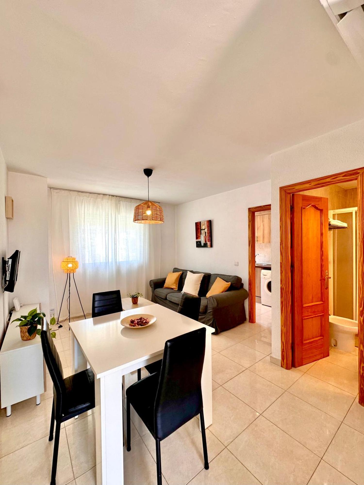 Apartamentos J&K Torremolinos Kültér fotó