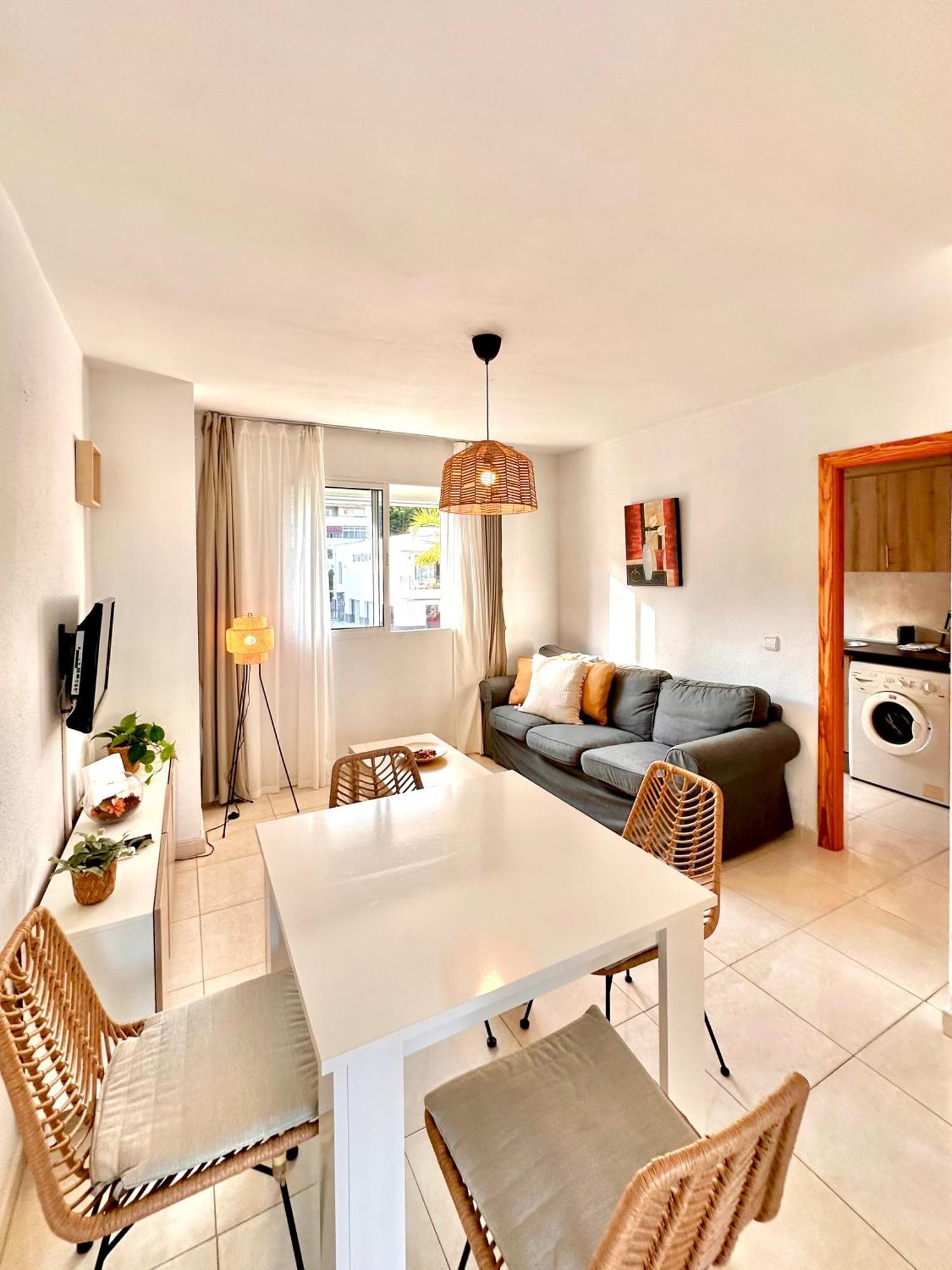 Apartamentos J&K Torremolinos Kültér fotó