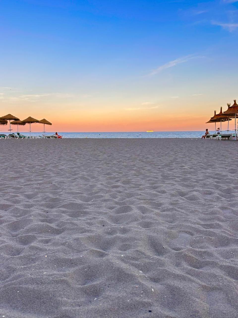 Apartamentos J&K Torremolinos Kültér fotó