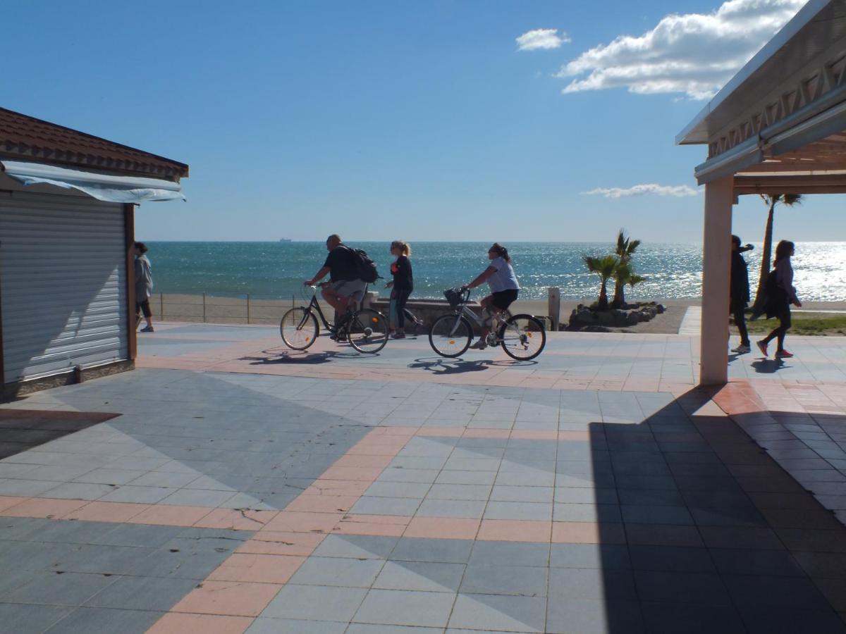 Apartamentos J&K Torremolinos Kültér fotó